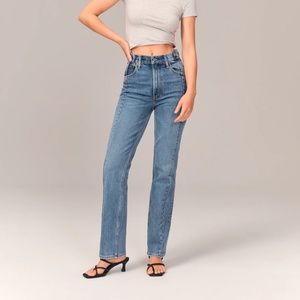 Abercrombie & Fitch - Ultra High Rise 90s Straight Jean - Size 26R